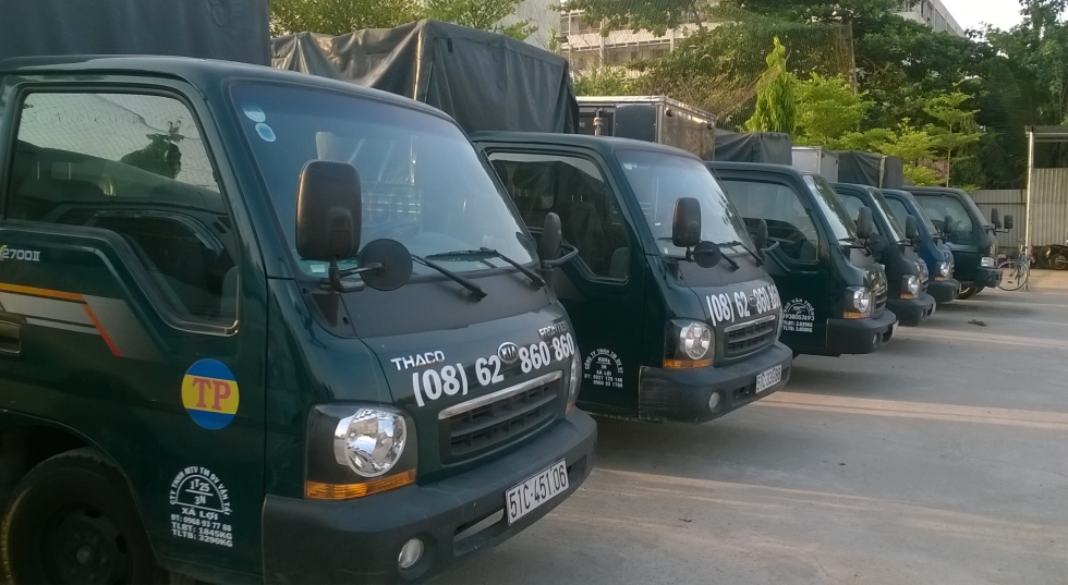 Hệ thống xe tải và trang thiết bị phục vụ dịch vụ chuyển văn phòng trọn gói tại Thành Phương. 