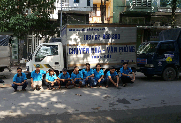 Đội ngũ nhân viên cung cấp dịch vụ cho thuê xe tải 1 tấn chở hàng TPHCM